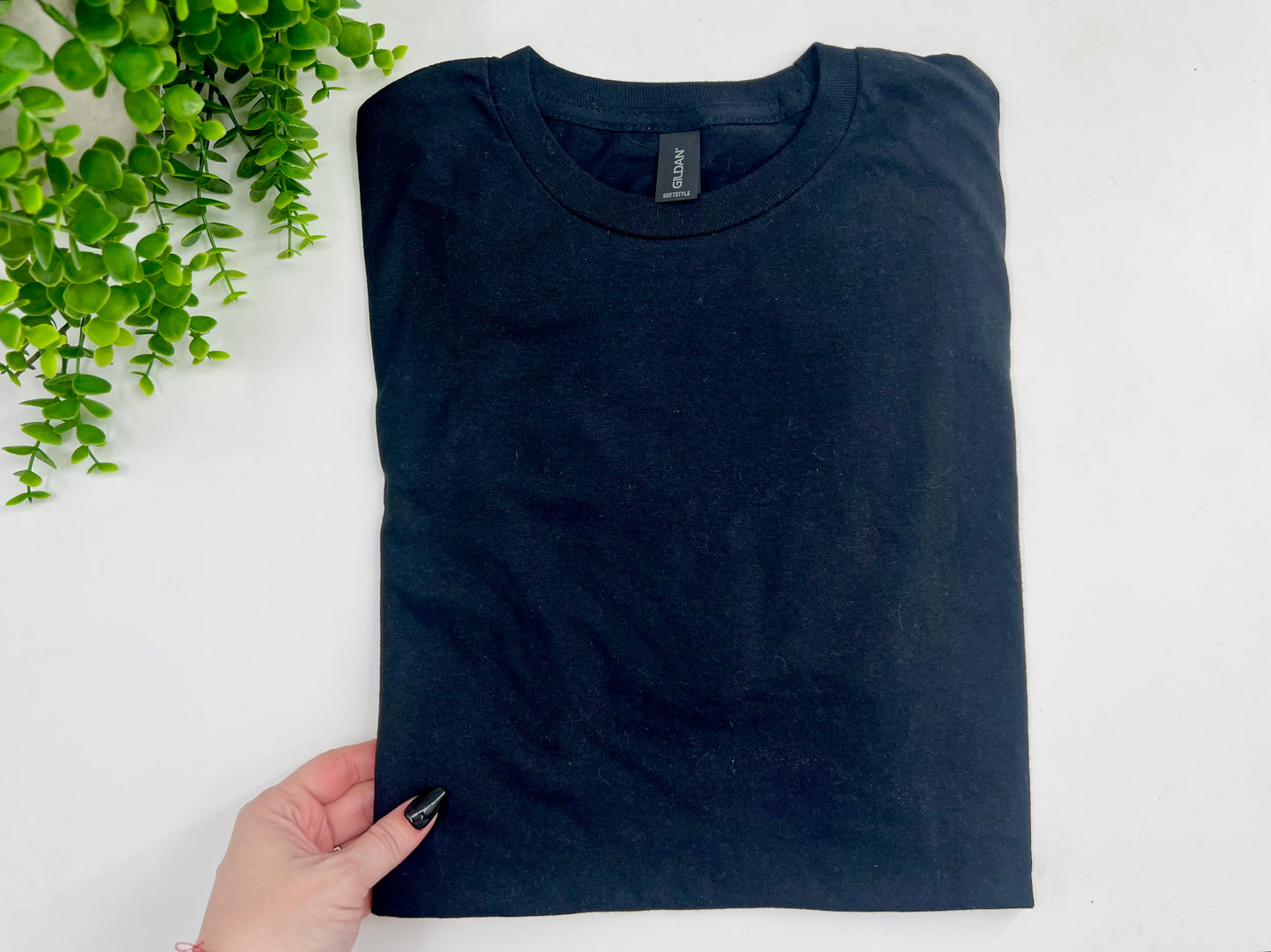 MEDIUM - Black Tshirt - Gildan Softstyle