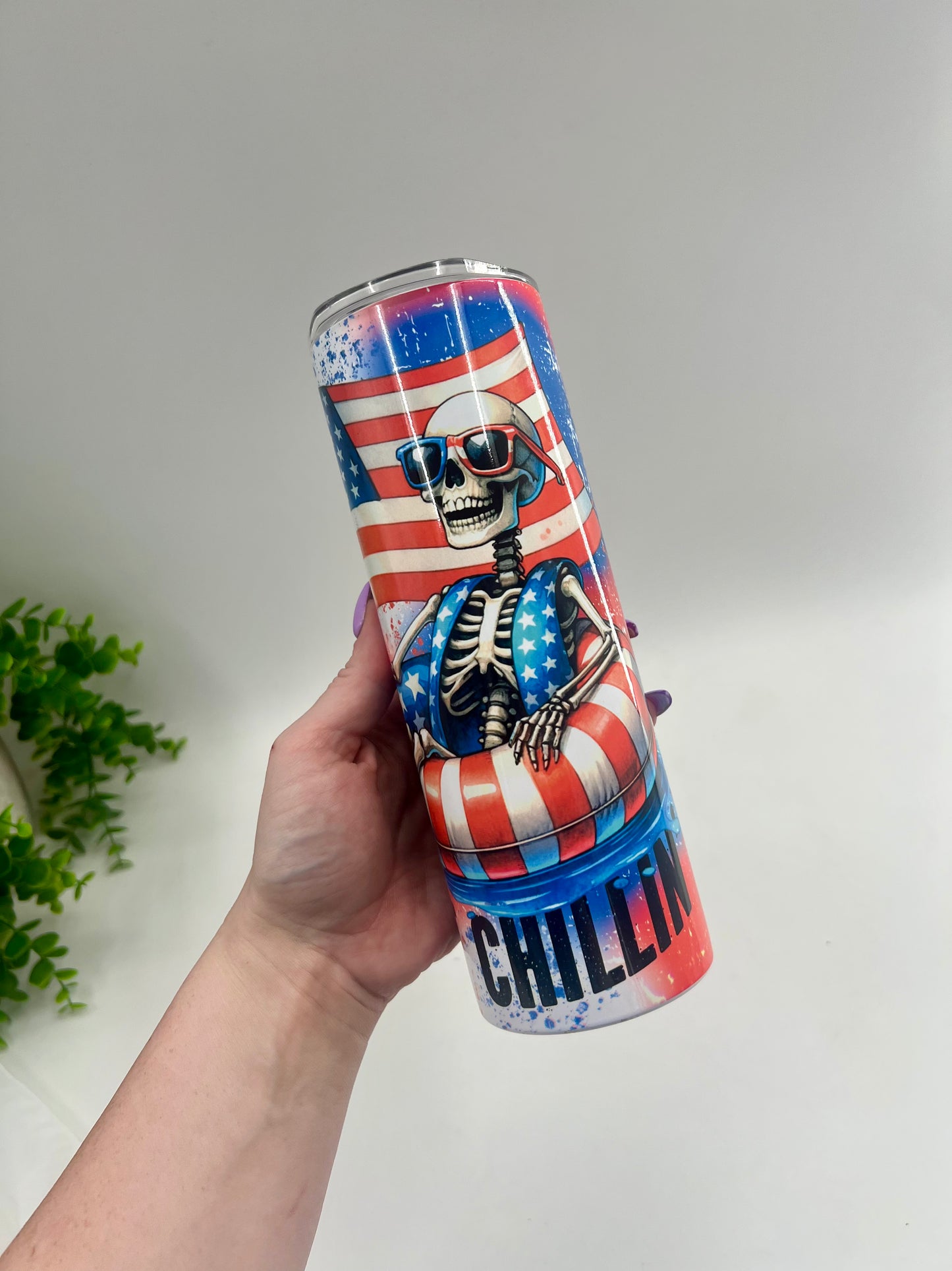 READY TO SHIP: Americana Chillin - FLAWED SCUFFS ON BOTTOM + CRACKED LID