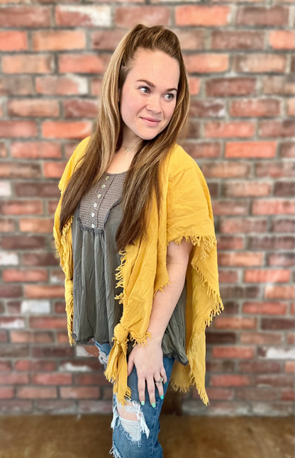 Kelsey’s Closet: Medium - Yellow Umgee Camino